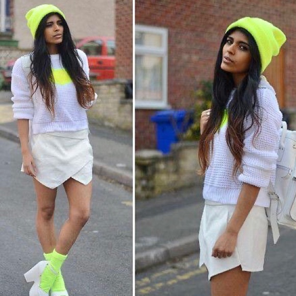 Neon Yellow Trendy Beanie - NWT - Picture 4 of 8